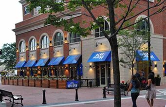 Must-Try Restaurants in Naperville PICTURE OF BUILDINGS